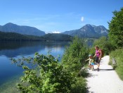 Genialer Wanderweg rund um den Altausseer See mit beeindruckender Bergwelt