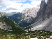 Entlang des Einserkofels hinab ins Altensteiner Tal