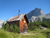 Am Braggstein Gipfel befindet sich eine Jagdhütte
