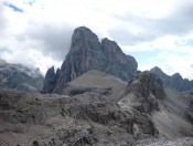 Das Oberbachernjoch mit dem Zwölferkofel im Hintergrund