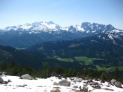 Blick auf den Dachstein Gletscher und die Wände des Gosaukammes