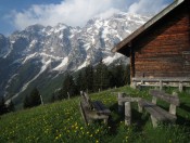 Die Dürrfeichtenalm mit dem Hohen Göll