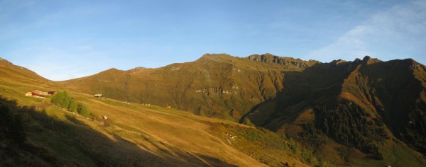 Gadaunerer Hochalm mit Türchlwand im Hintergrund