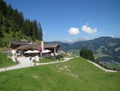 Die Gaisberg Alm befindet sich an der Bergstation des Gaisberg Lifts und läd zum Verweilen ein