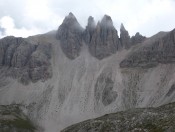 Rückblick auf die begangenen Geröllfelder zwischen Büllelejoch und Drei Zinnen Hütte