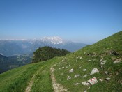 Blick zurück auf die Rückseite der Gitschenwand und den Hohen Göll