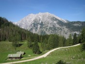 Die Gotzenthalalm mit dem Watzmann im Hintergrund