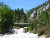 Die Hängebrücke über den Klausbach in den Berchtesgadener Alpen