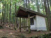 Wir passieren die Nocksteinlifte und gelangen zu einer Kapelle