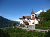 Die Wanderung führt uns vorbei an der Kirche St. Peter