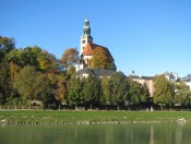 Wir wandern vorbei an der Pfarrkirche Mülln