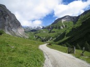 Umrahmt von Bergen wandern wir durch das Ködnitztal