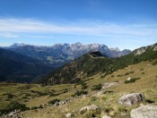 Blick zurück vom Austriaweg auf das unscheinbare Losegg mit der tollen Aussicht