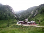 In einem kleinen Kessel befindet sich die Mitterkaseralm