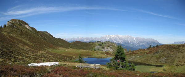 Panorama mit dem oberen Paarsee und dem Hochkönig im Hintergrund