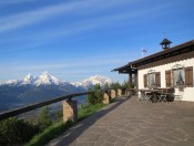 Ausblick von der Terrasse der Paulshütte auf Watzmann, Hochkalter und den Berchtesgadener Talkessel