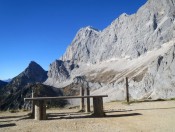 Blick von der Dachsteinsüdwandhütte auf das Tor