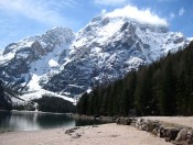 Der Pragser Wildsee mit dem Seekofel im Hintergrund