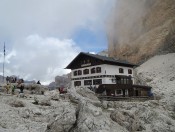 Wir erreichen am höchsten Punkt der Bergtour das Refugio Giussani