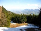 Anstieg über die Skipisten mit Blick auf die Stadt Salzburg