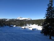 Hüttenidylle auf der Schartenalm - Gamsfeld im Hintergrund