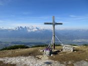 Das Gipfelkreuz am Schlenken