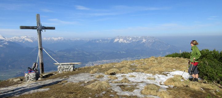 Auf dem Gipfel des Schlenken mit Blick auf den Untersberg
