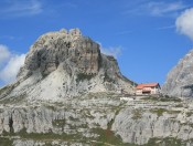 Sextner Stein mit der Drei Zinnen Hütte