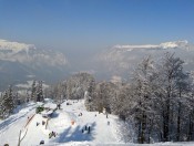 Blick auf den Skilift des Götschen mit dem Berchtesgadener Hochthron (rechts)