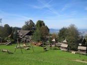 Ein herrlicher Abenteuerspielplatz erwartet die Kinder bei der Erentrudisalm