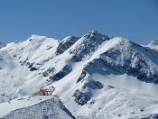 Die Plattform "Glocknerblick" mit dem Kreuzkogel im Hintergrund