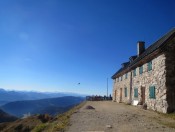 Die Dachsteinsüdwandhütte mit herrlicher Aussicht