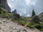 Dem Forcella Col dei Bos mit Il Castelletto entgegen