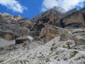 Herrliche Tour rund um die Tofana di Rozes in den Dolomiten