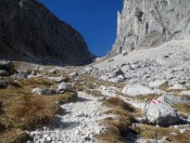 Abstieg durch das steile Tor am Pernerweg