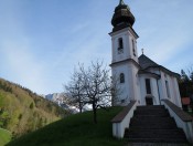 Die Wahlfahrtskirche Maria Gern dient als Startpunkt der Kneifelspitze Wanderung