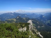 Blick gegen Norden - Sonntagshorn, Staufen und weitere Chiemgauer Gipfel sind erkennbar