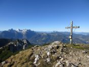 Vom Weitschartenkopf blicken wir auf die Loferer Steinberge, die Loferer Alm und den Wilden Kaiser