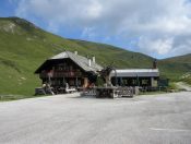 Die Zechneralm bietet den Kindern einen Abenteuerspielplatz Murmeltierbau