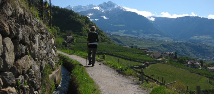 Auf dem Algunder Waalweg zum Schloss Tirol