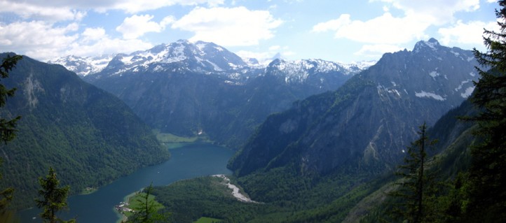 Ausblick von der Archenkanzel auf den Königssee mit St. Bartholomä