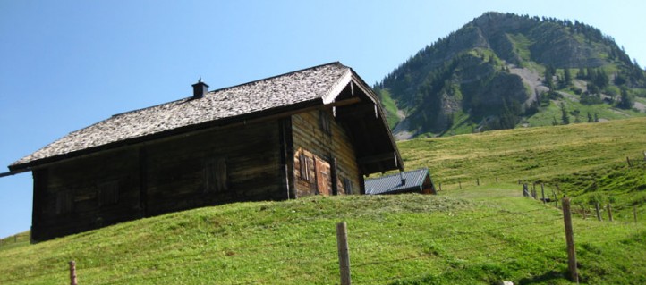 Auf der Genneralm mit Blick zum Holzeck