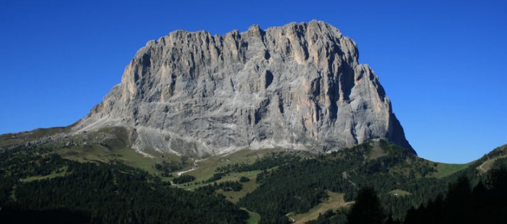 Die Ostwand des Langkofels vom Grödner Joch aus