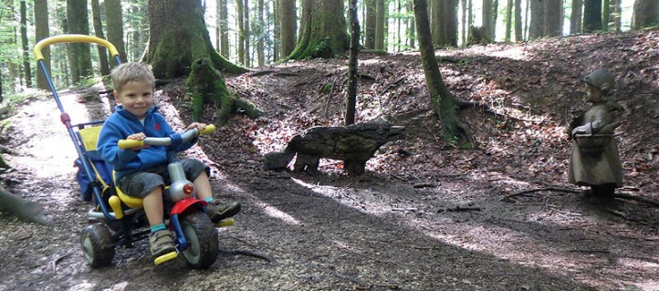 Etwas ganz besonderes für die Kleinen ist der Märchenpfad am Aschauer Weiher