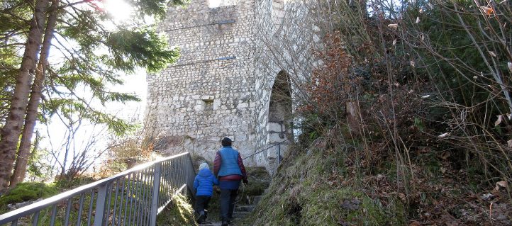 Wanderung zur Ruine Karlstein
