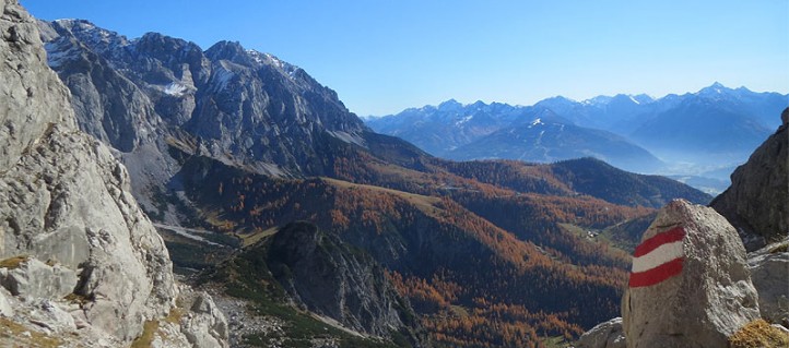 Wandern am Fuße der Dachstein Südwand