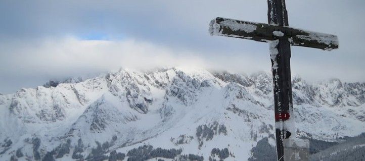 Skitour auf die Wastlhöhe mit Blick auf den Hochkönig - Im Vordergrund befindet sich die Taghaubenscharte