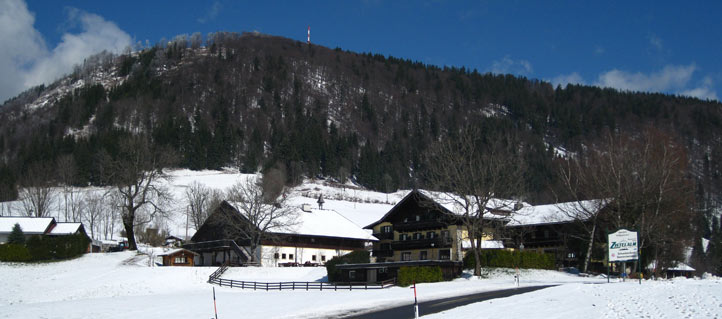 Blick auf die Zistelalm mit dem Gaisberg im Hintergrund